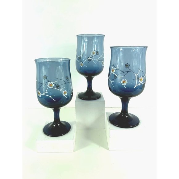 Vintage Libbey Blue Tulip Daisy Wine Glasses. - Picture 1 of 5